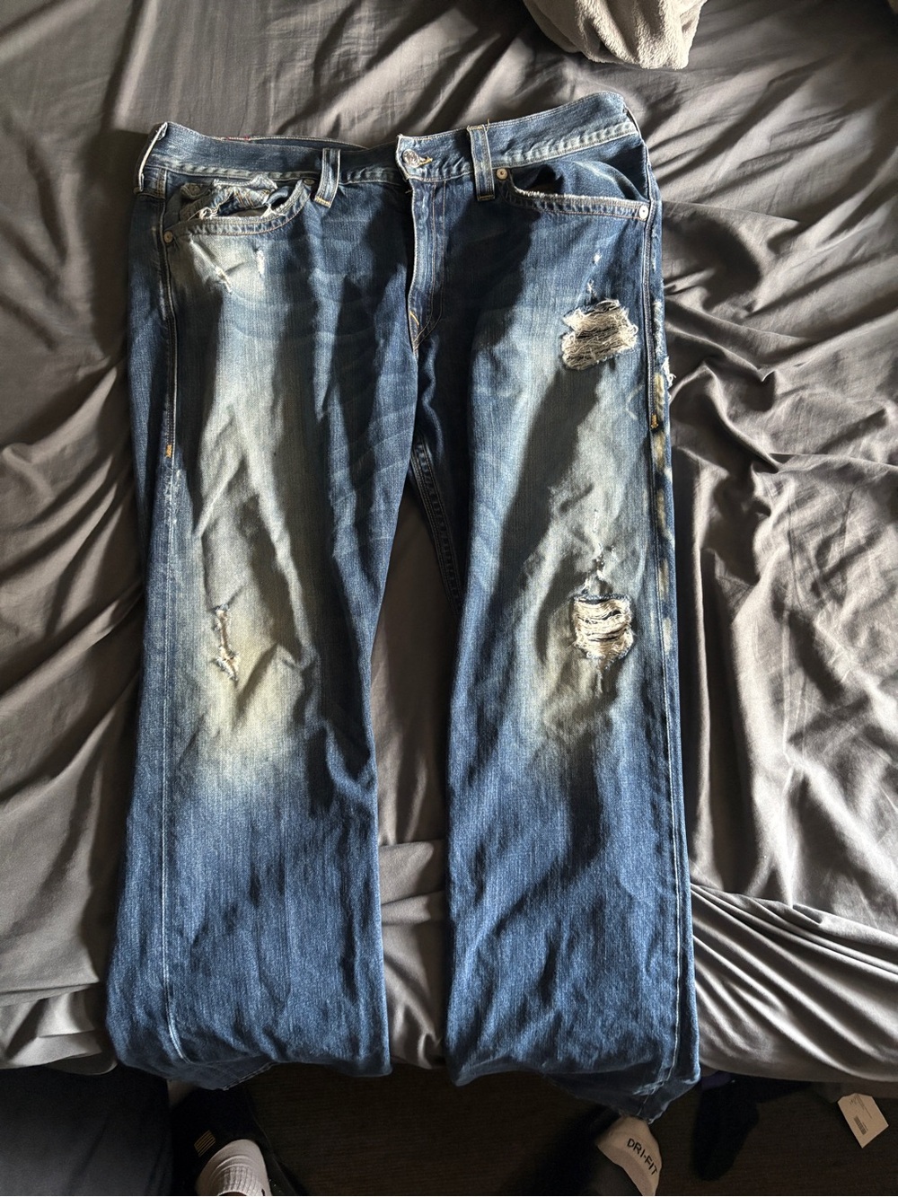 Men's Distressed True Religion Blue Denim Jeans - Classic Casual Fit on